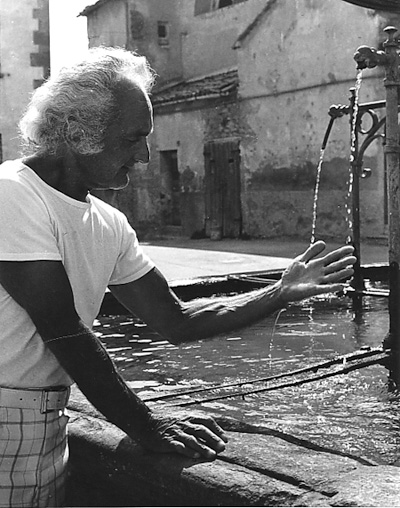 Fernando alla fontana di Talamello